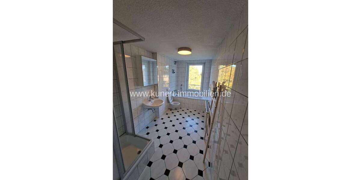 Etagenwohnung Halle Nördliche Innenstadt - 3 Zimmer, 121 m&sup2;, 800&euro; | Angebot:25771784