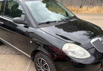 Lancia Ypsilon 115.000 km 799 &euro; HALLE 06116