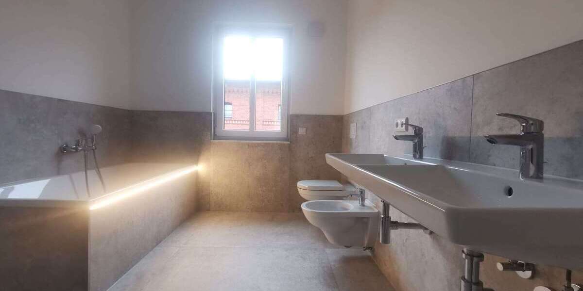 Etagenwohnung Halle Kröllwitz - 3 Zimmer, 109 m&sup2;, 1.203&euro; | Angebot:13333732